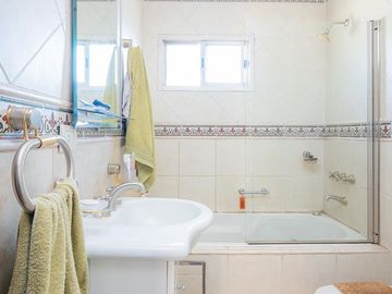 Casa en  venta - Los Robles - Burzaco