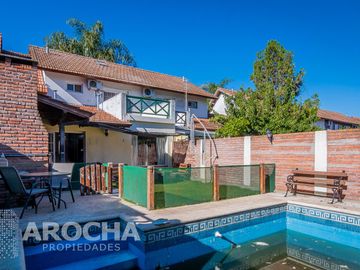 Casa en  venta - Los Robles - Burzaco
