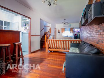 Casa en  venta - Los Robles - Burzaco