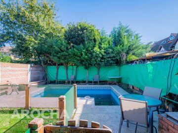 Casa en  venta - Los Robles - Burzaco