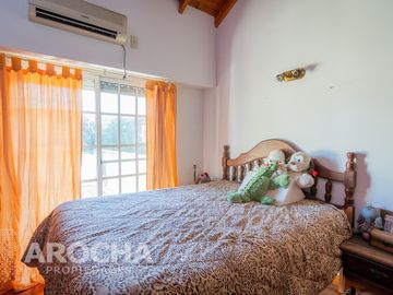 Casa en  venta - Los Robles - Burzaco