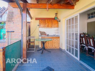 Casa en  venta - Los Robles - Burzaco