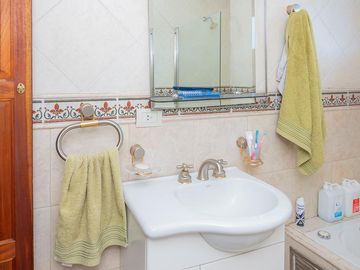 Casa en  venta - Los Robles - Burzaco