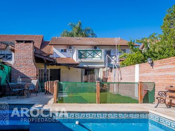 Casa en  venta - Los Robles - Burzaco