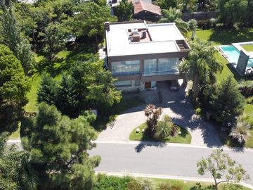 Venta Casa 5 Ambientes en Adrogué