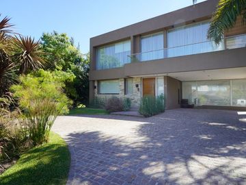 Venta Casa 5 Ambientes en Adrogué