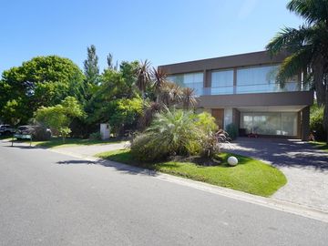 Venta Casa 5 Ambientes en Adrogué