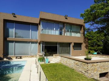 Venta Casa 5 Ambientes en Adrogué