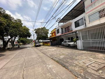 Casa En Venta, Champagnat - Alameda