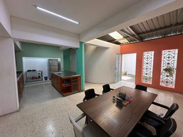 Casa En Venta, Champagnat - Alameda