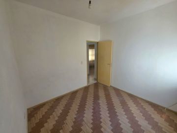 Venta 2 Ambientes Luminoso 1er piso Caseros Centro