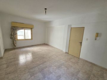 Venta 2 Ambientes Luminoso 1er piso Caseros Centro