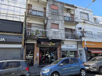 Venta 2 Ambientes Luminoso 1er piso Caseros Centro