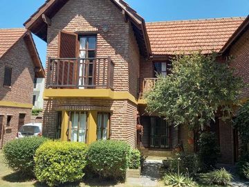 VENTA de Duplex en Villa Gesell Norte 4 ambientes