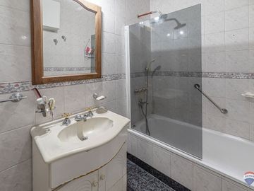 CASA 223M2 VENTA RAMOS MEJIA C/PATIO PARRI + DEPTO