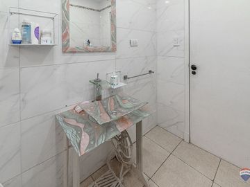 CASA 223M2 VENTA RAMOS MEJIA C/PATIO PARRI + DEPTO