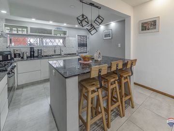 CASA 223M2 VENTA RAMOS MEJIA C/PATIO PARRI + DEPTO