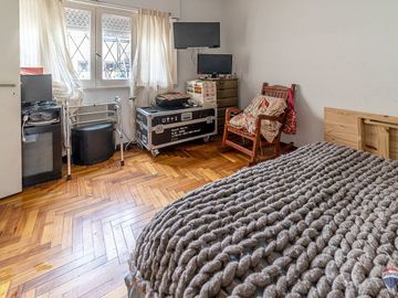 CASA 223M2 VENTA RAMOS MEJIA C/PATIO PARRI + DEPTO
