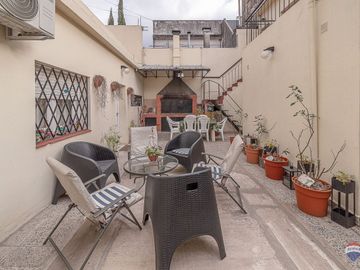 CASA 223M2 VENTA RAMOS MEJIA C/PATIO PARRI + DEPTO