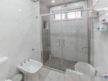 CASA 223M2 VENTA RAMOS MEJIA C/PATIO PARRI + DEPTO