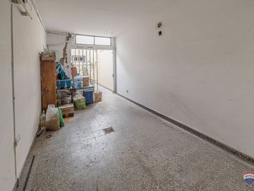 CASA 223M2 VENTA RAMOS MEJIA C/PATIO PARRI + DEPTO
