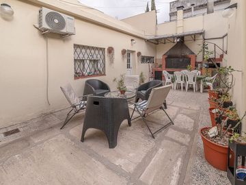 CASA 223M2 VENTA RAMOS MEJIA C/PATIO PARRI + DEPTO