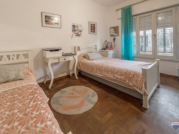 CASA 223M2 VENTA RAMOS MEJIA C/PATIO PARRI + DEPTO