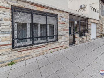 CASA 223M2 VENTA RAMOS MEJIA C/PATIO PARRI + DEPTO