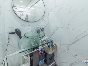 CASA 223M2 VENTA RAMOS MEJIA C/PATIO PARRI + DEPTO