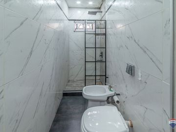 CASA 223M2 VENTA RAMOS MEJIA C/PATIO PARRI + DEPTO