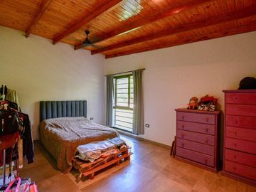 CASA EN VENTA LA PLATA SOBRE 1,6 HECTÁREAS PILETA