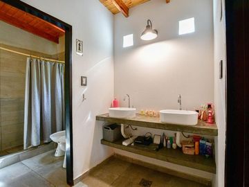 CASA EN VENTA LA PLATA SOBRE 1,6 HECTÁREAS PILETA