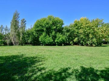 CASA EN VENTA LA PLATA SOBRE 1,6 HECTÁREAS PILETA