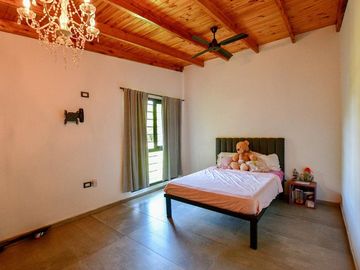 CASA EN VENTA LA PLATA SOBRE 1,6 HECTÁREAS PILETA