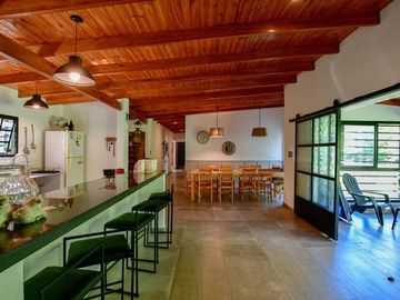 CASA EN VENTA LA PLATA SOBRE 1,6 HECTÁREAS PILETA