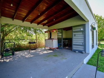 CASA EN VENTA LA PLATA SOBRE 1,6 HECTÁREAS PILETA