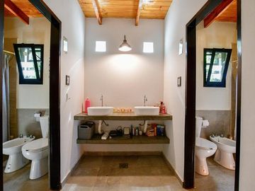 CASA EN VENTA LA PLATA SOBRE 1,6 HECTÁREAS PILETA