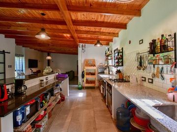 CASA EN VENTA LA PLATA SOBRE 1,6 HECTÁREAS PILETA