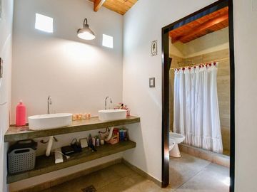 CASA EN VENTA LA PLATA SOBRE 1,6 HECTÁREAS PILETA