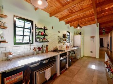 CASA EN VENTA LA PLATA SOBRE 1,6 HECTÁREAS PILETA