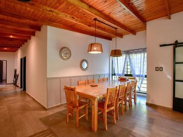 CASA EN VENTA LA PLATA SOBRE 1,6 HECTÁREAS PILETA