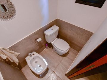 CASA EN VENTA LA PLATA SOBRE 1,6 HECTÁREAS PILETA