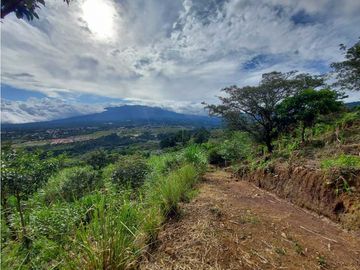 VENDO 01 HECTAREA TITULADA Y CON AGUA VIVA ALTO  BOQUETE