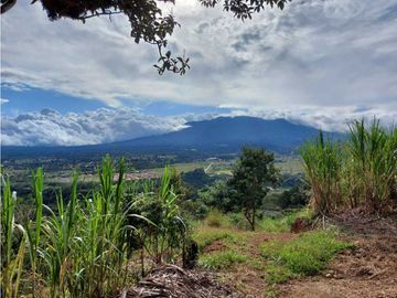 VENDO 01 HECTAREA TITULADA Y CON AGUA VIVA ALTO  BOQUETE