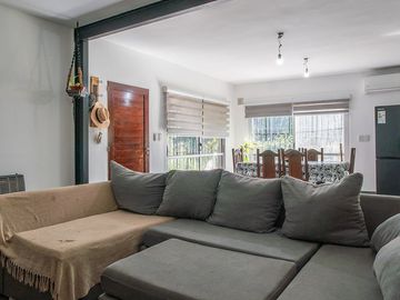 Venta casa de 3 dormitorios y piscina en Roldán
