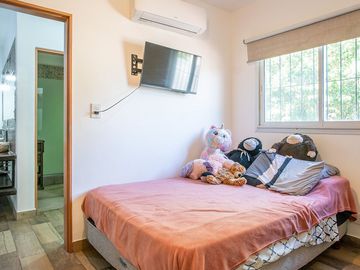 Venta casa de 3 dormitorios y piscina en Roldán