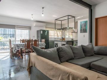 Venta casa de 3 dormitorios y piscina en Roldán