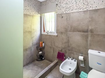 Venta casa de 3 dormitorios y piscina en Roldán