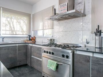 Venta casa de 3 dormitorios y piscina en Roldán