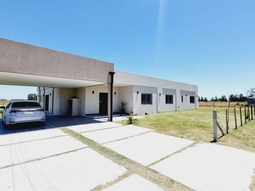 CASA QUINTA VENTA LA PLATA PILETA-PERMUTA-LIQUIDA!
